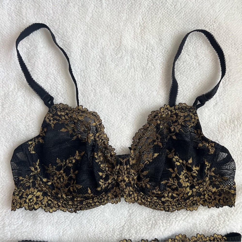 Wacoal Lace Underwire Bra Black Gold Size 38D Luxury Floral Lingerie